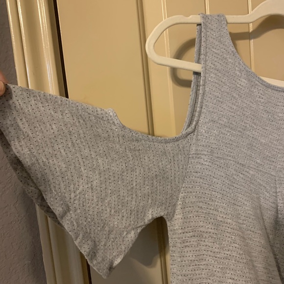 🛒 2/$12 Cold-shoulder Gray Cotton Top by C - size Small - Picture 4 of 7